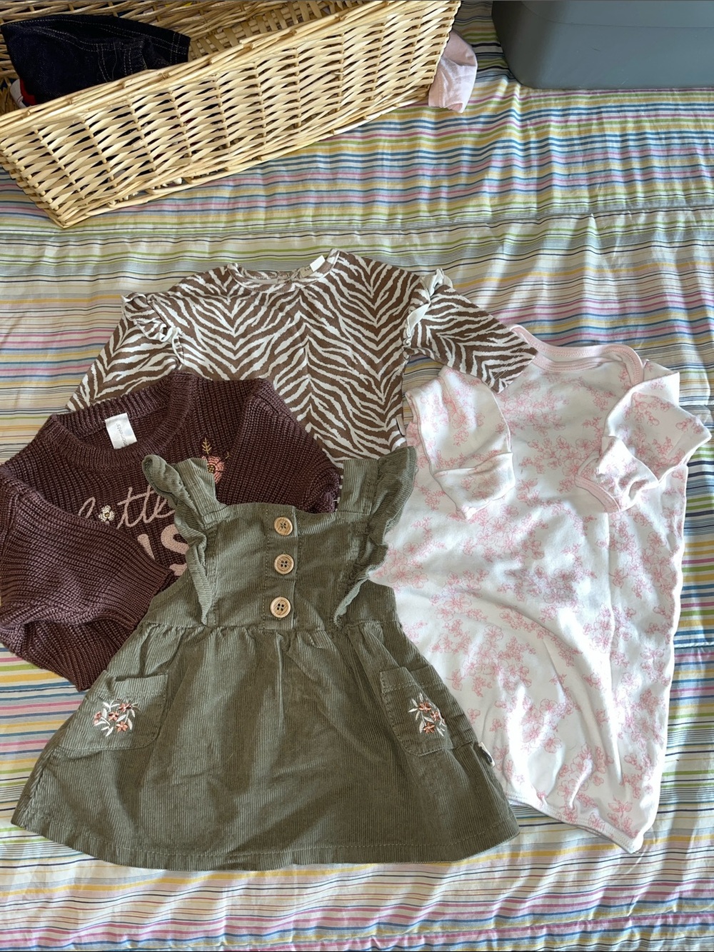 Lot 4 Pieces Olive Green Ruffle-Trim Button-Front Kids Dress Sweater Sleep Sack